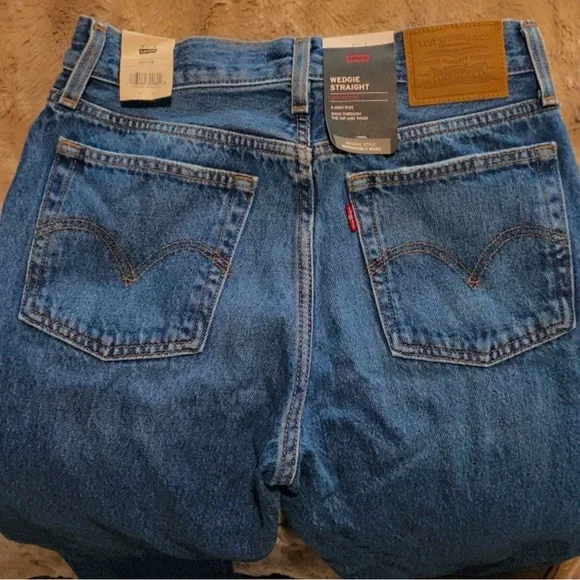 Levi’s Distressed Blue Jeans women’s - Picture 5 of 5